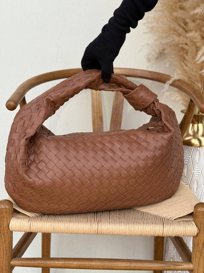 BOTTEGA VENETA
44cm
460 dhs❣️
Top quality

Zain167
♥️♥️♥️