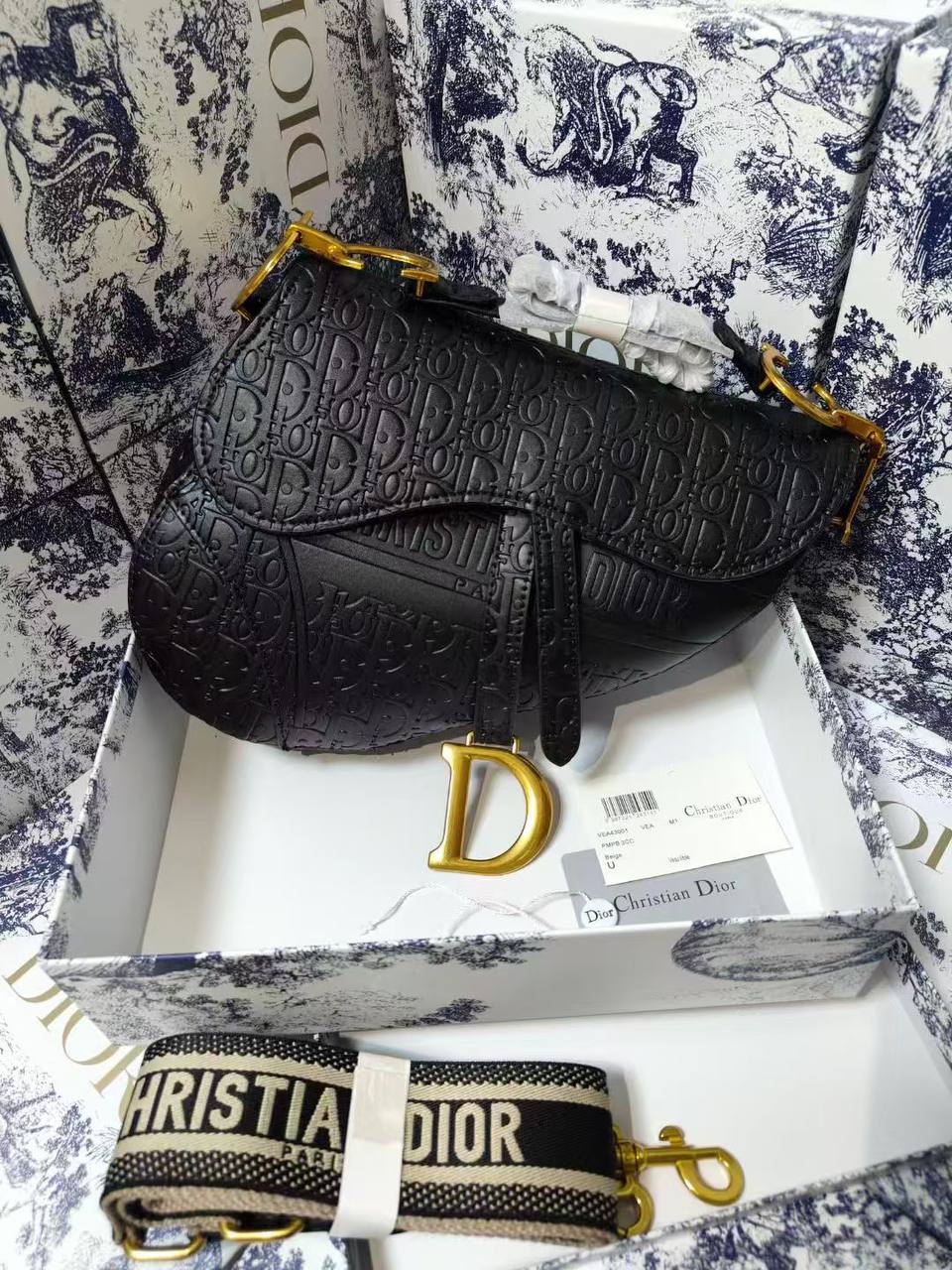 Dior 

with box
🎁🎁🎁

115 dhs🪙🌨️

Zain177
♥️♥️♥️