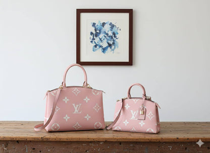 LV
ᴘᴀʟᴀɪs ᴛᴏᴘ ʜᴀɴᴅʙᴀɢ
ᴡɪᴛʜ ᴄʜᴀɪɴ ᴘᴀᴅʟᴏᴄᴋ ʟᴏɢᴏ
ᴍᴏɴᴏɢʀᴀᴍ ᴅᴇsɪɢɴ
ɢᴏʟᴅ ʜᴀʀᴅᴡᴀʀᴇ

   • sɪᴢᴇ ᴍᴇᴅɪᴜᴍ 29 cm
105 dhs🪙🌨️

    • sɪᴢᴇ ʟᴀʀɢᴇ 34 cm
115 dhs🪙🌨️

Zain31
♥️♥️♥️