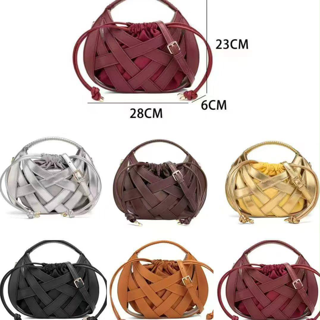 BOTTEGA NEW CAME HIGH QUALITY WITH BOX 
130 dhs✅

Zain295
♥️♥️♥️
