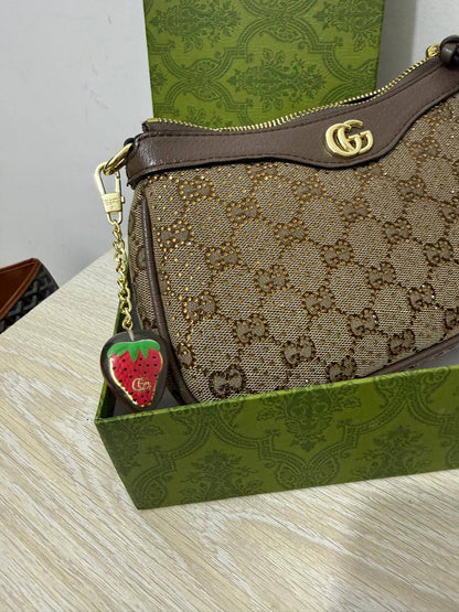 Gucci

95 dhs🗽

with box
🎁🎁🎁

size 24cm

Zain26
♥️♥️♥️