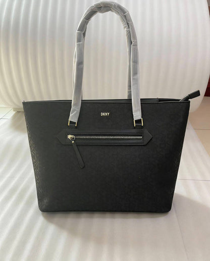 DKNY
100 dhs👑
SIZE：42cm
Good quality and big capacity

Zain35
♥️♥️♥️