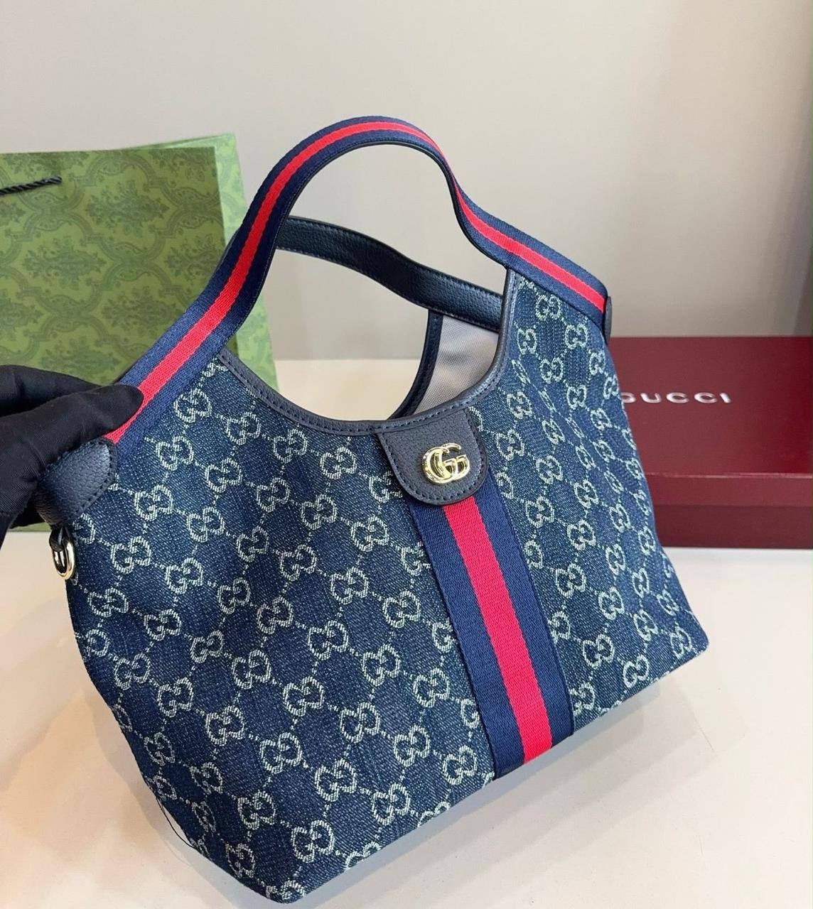 GUCCI 
COPY ONE 
SMALL SIZE 
WITH BOX 
140 dhs💓

Zain17
♥️♥️♥️