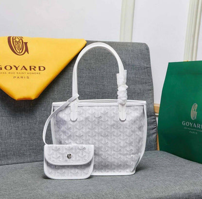 Goyard
Small     75 dhs✅
Medium 80 dhs✅
Large      85 dhs✅

Zain42
♥️♥️♥️
