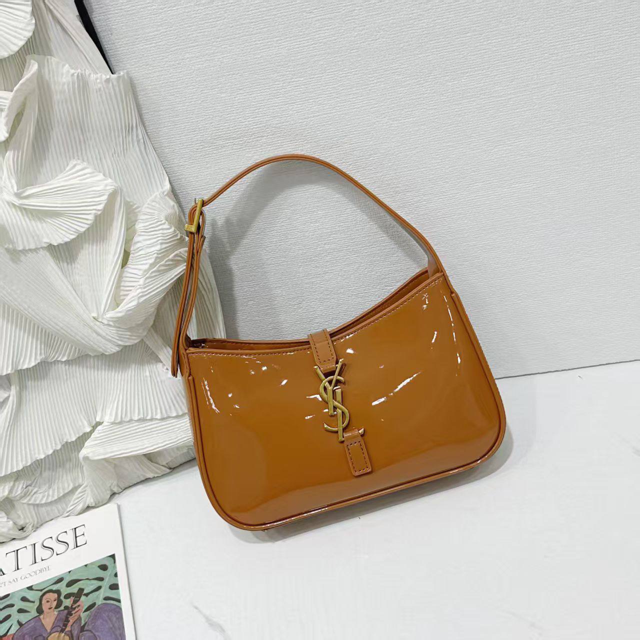 YSL
95 dhs🪙🌨️

Zain143
♥️♥️♥️