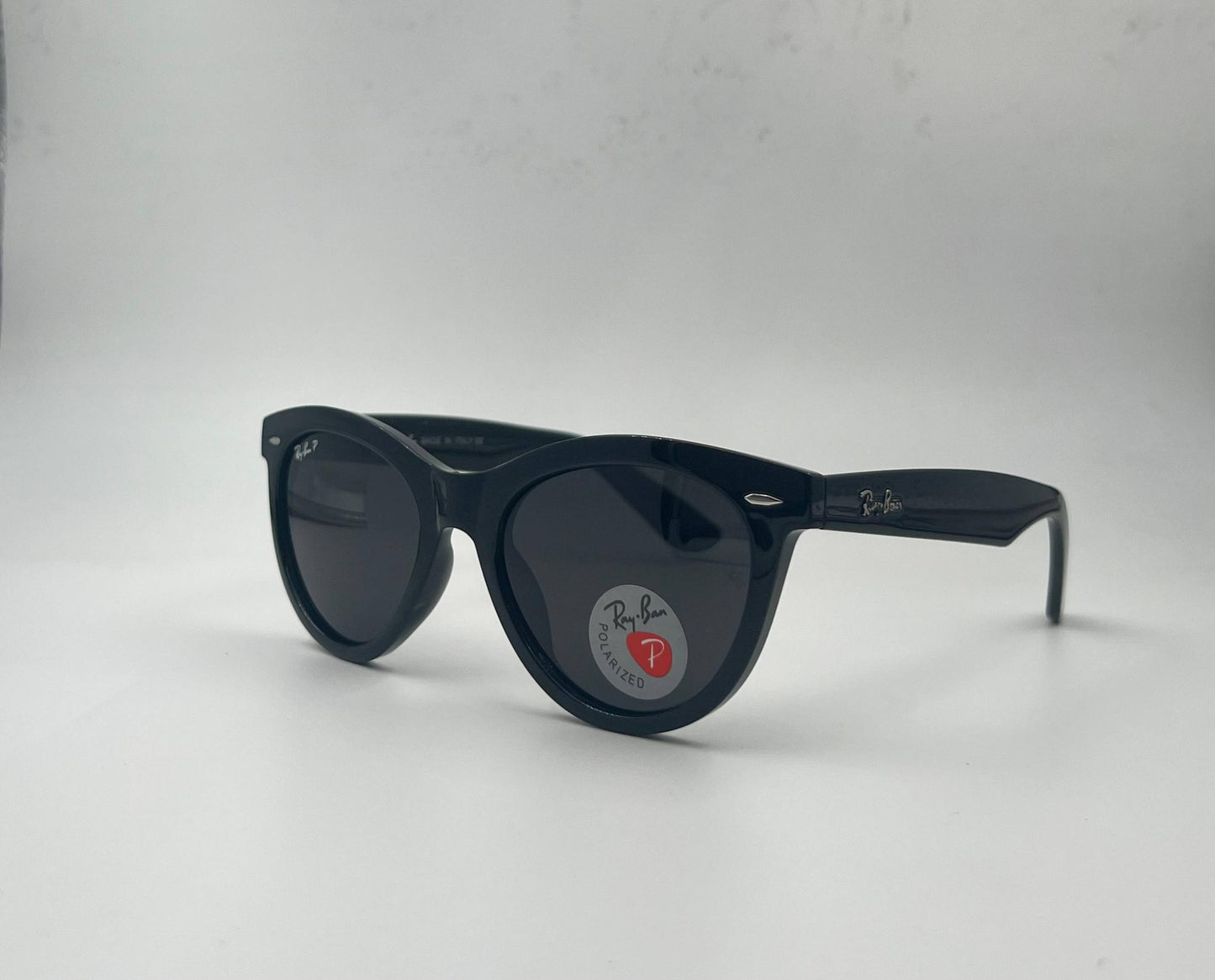 RayBan 

Sunglasses 🕶️ 
Good quality 💯 
With box 🗃️ 
🎁🎁🎁

50 dhs❣️

Zain273
♥️♥️♥️