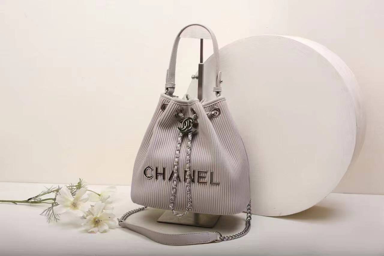 Chanel

100 dhs✅

with box’s
🎁🎁🎁

Zain290
♥️♥️♥️