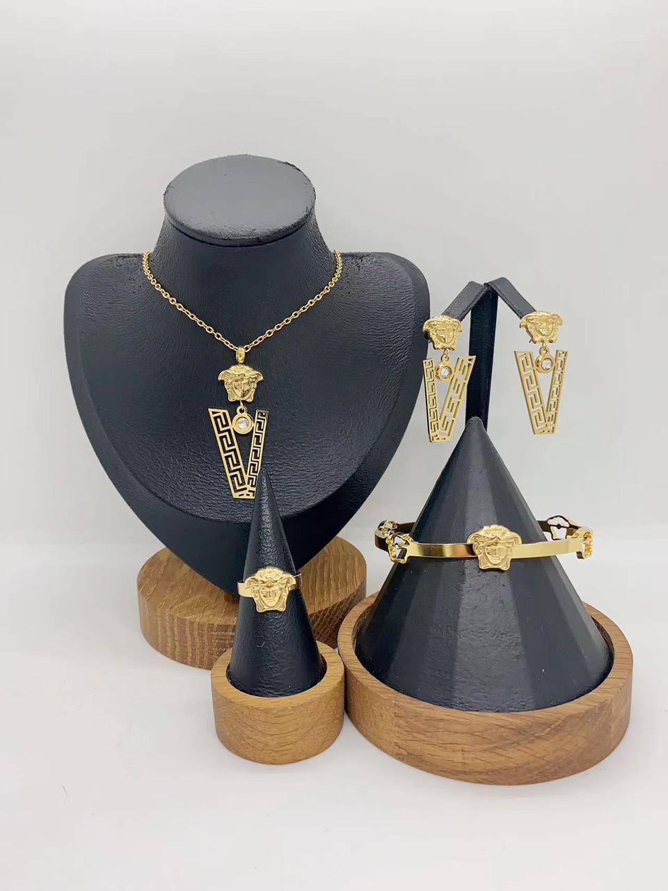 Full Set
45 dhs🪙🌨️

Zain37
♥️♥️♥️