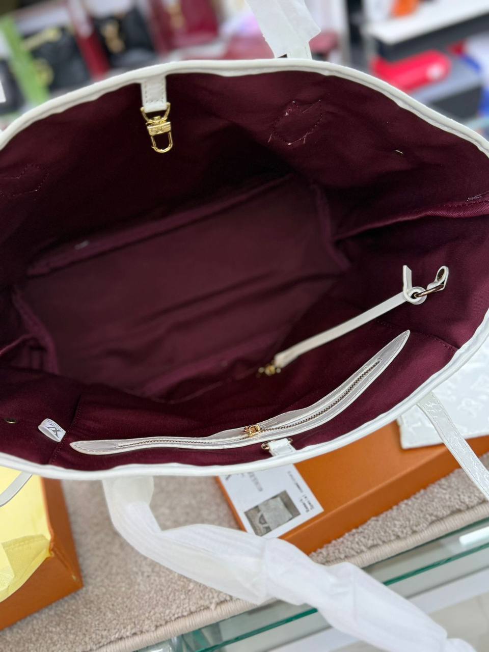 LV NEVERFULL GLOSSY 
GOOD QUALITY 👌

90 dhs🪙🌨️

WITH BOX 
🎁🎁🎁

Zain28
♥️♥️♥️
