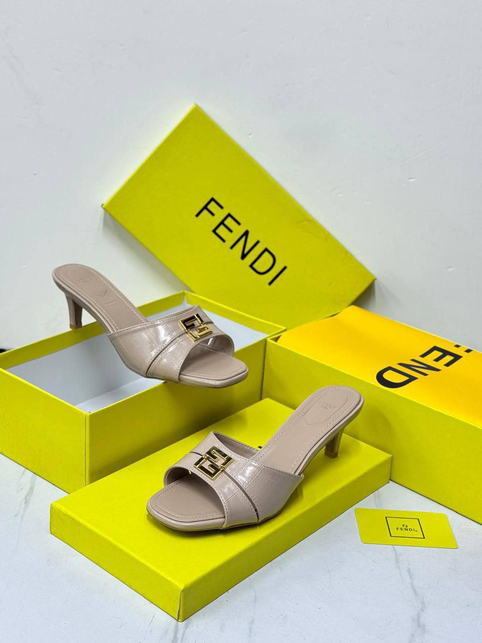 Fendi 5CM👡👡
High quality💯
Size 36-37-38-39-40-41

110 dhs🇦🇪🇦🇪

Zain21
♥️♥️♥️