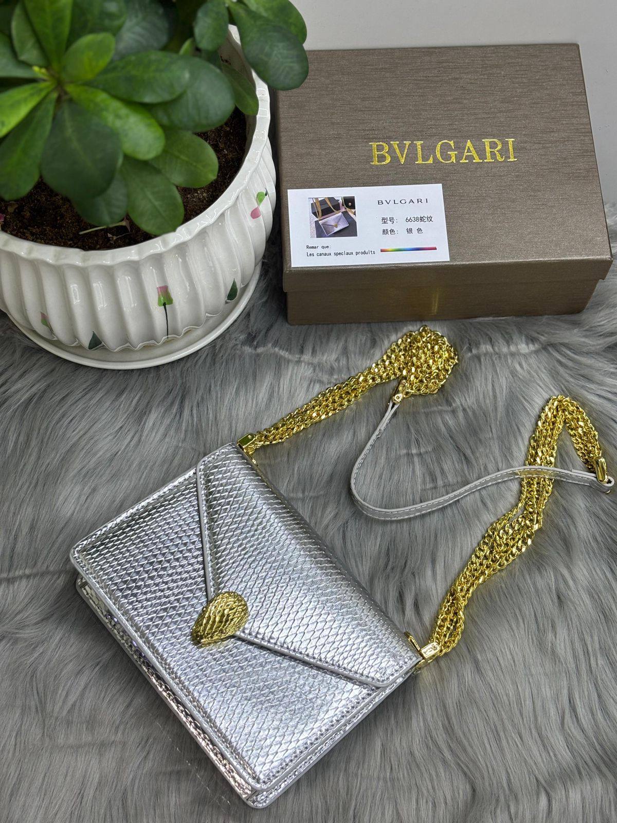 BVLGARI
SIZE  ………19CM 🥰

110 dhs🗽

with BOX🌷
🎁🎁🎁

Zain51
♥️♥️♥️