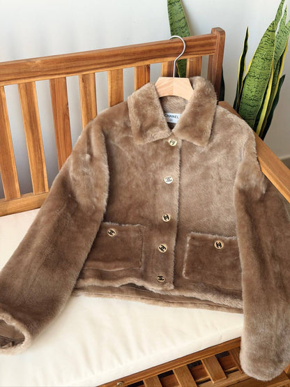 CHANEL NEW 
 
VIP QUALITY 

Shearling Lambskin Fur
Size : 36-38-40-42
2200 dhs🇦🇪🇦🇪🇦🇪


Zain287
♥️♥️♥️