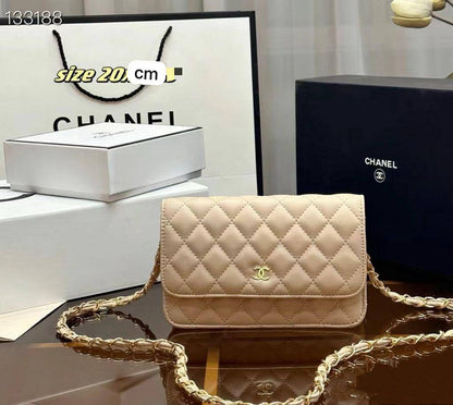 💗  Chanel wac

1️⃣ First quality +🎁

Size : 20 * 14 cm
85 dhs🇦🇪🇦🇪

 with box 🎁
Zain115
♥️♥️♥️