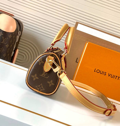 LV SPEEDY MINI SIZE GOOD QUALITY WITH BOX 
100 dhs🇦🇪🇦🇪
Size:16cm

Zain195
♥️♥️♥️