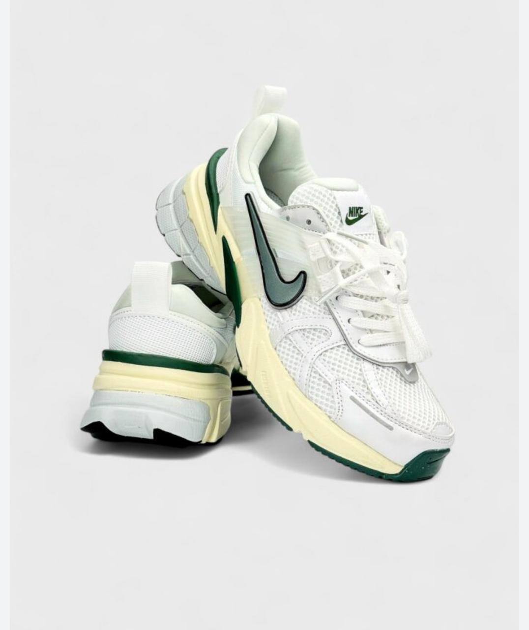 NIKE
Size 40-45⚡️ 
120 dhs💓

Zain183
♥️♥️♥️