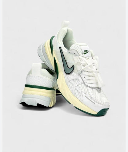 NIKE
Size 40-45⚡️ 
120 dhs💓

Zain183
♥️♥️♥️