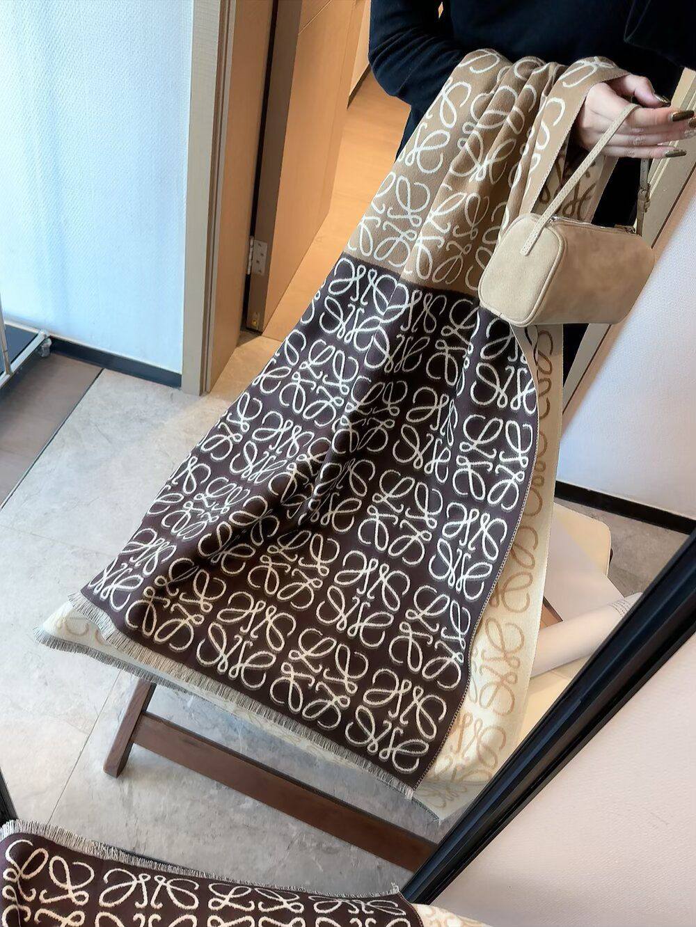 Winter scarf 
45 dhs🪙🌨️

Zain93
♥️♥️♥️