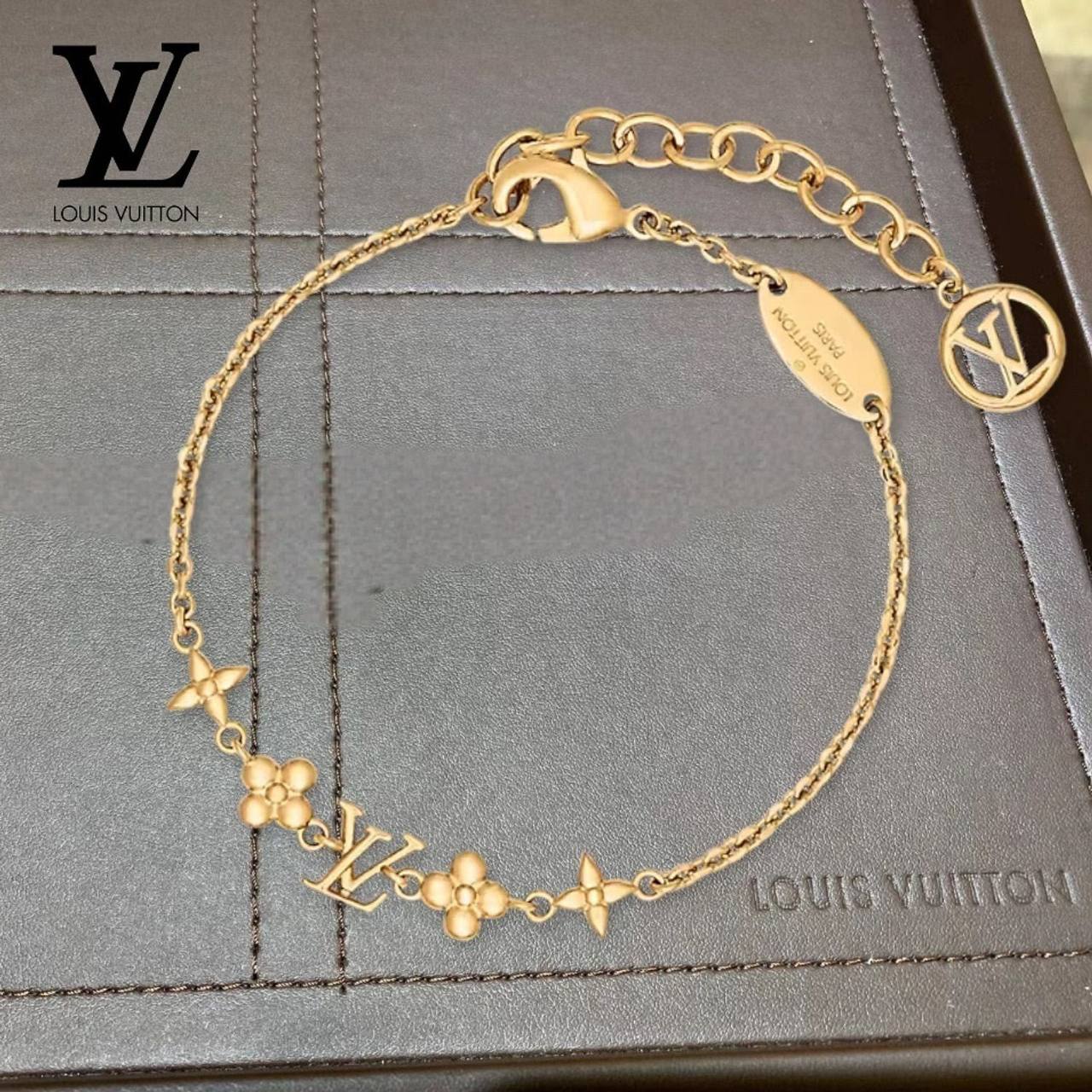LV Bracelet* 🎲
Master quality 

*45* AED normal box 📦

Zain48
♥️♥️♥️