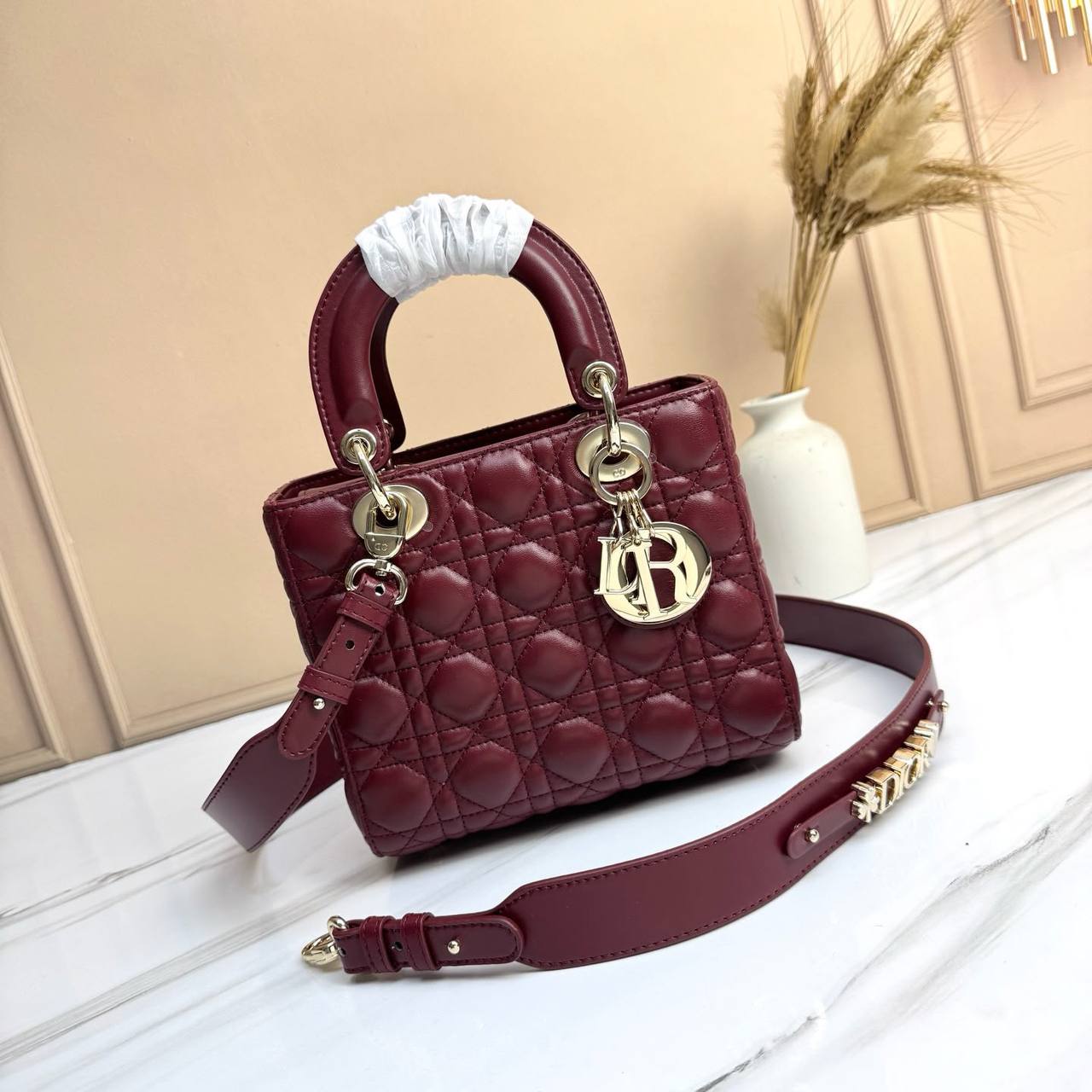 Dior
Master🎁🎁
330 dhs✅
#20cm🥰🥰

Zain228
♥️♥️♥️