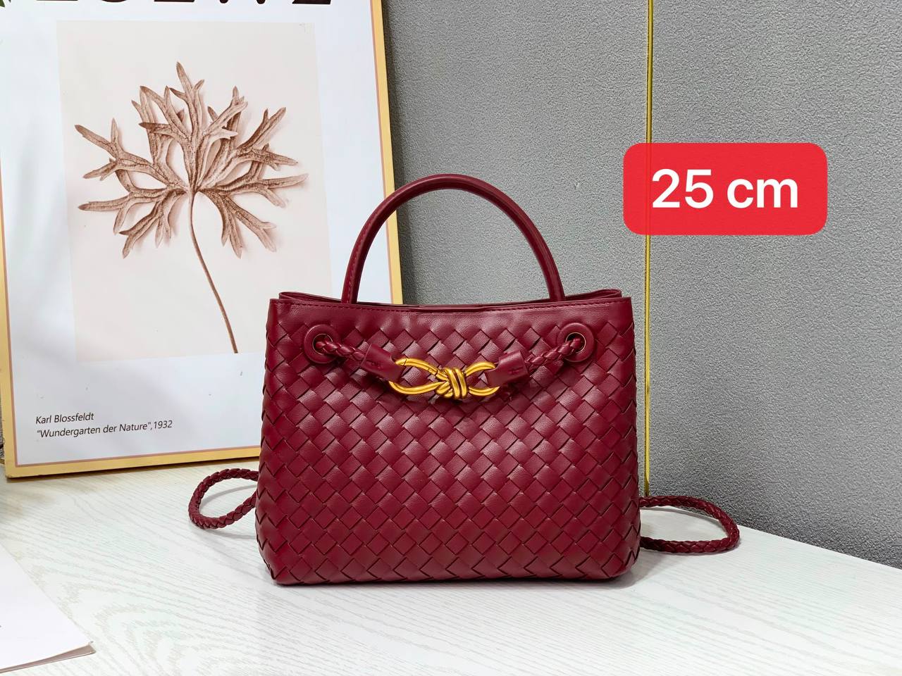 Bottega
 25cm 
with box 
110 dhs✅

Zain168
♥️♥️♥️