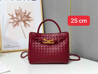 Bottega
 25cm 
with box 
110 dhs✅

Zain168
♥️♥️♥️