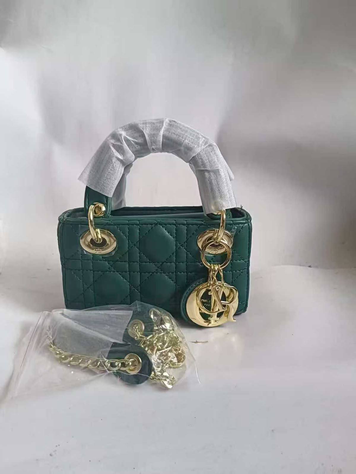 Dior
Withbox

110 dhs🇦🇪🇦🇪

Zain143
♥️♥️