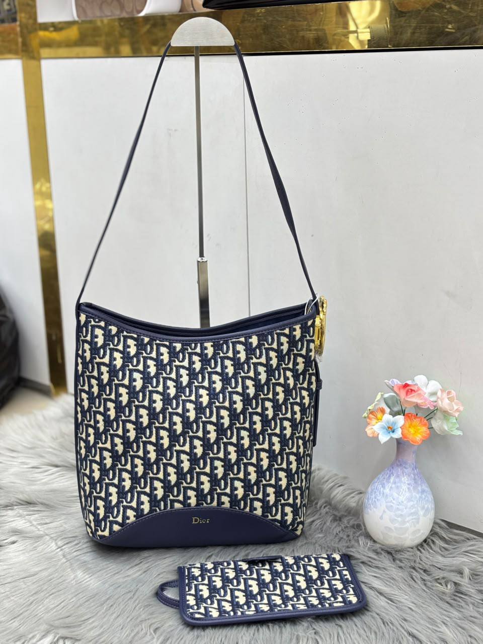 DIOR 

SIZE 26CM    
125 dhs🇦🇪🇦🇪

Zain244
♥️♥️♥️