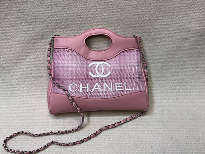 Chanel
70 dhs✅
high quality
24cm

Zain26
♥️♥️♥️