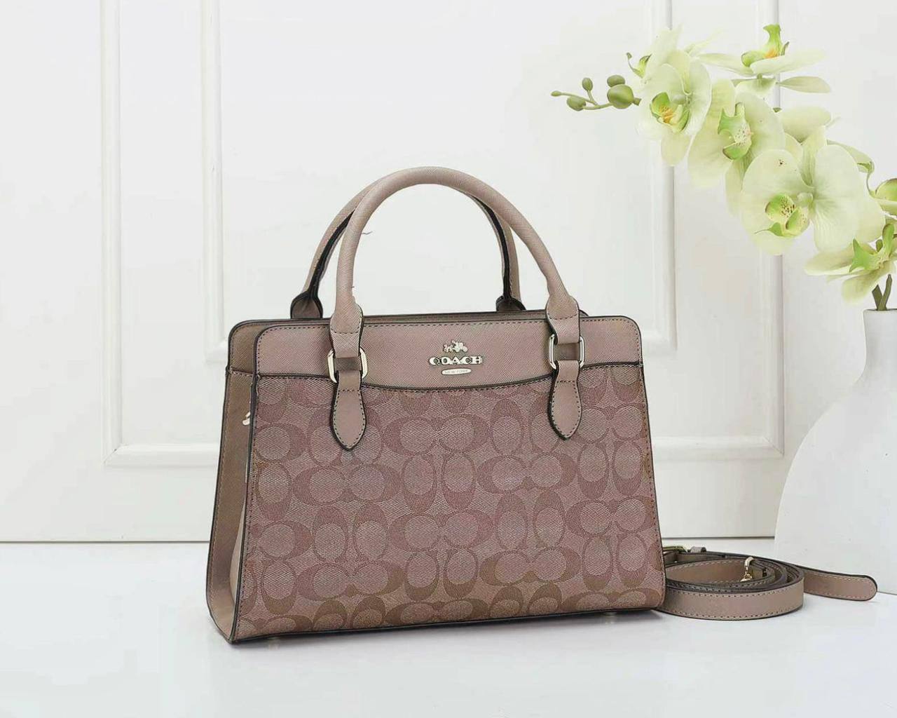 COACH 
NEW CAME 
GOOD QUALITY  
100 dhs✅

Zain39
♥️♥️♥️