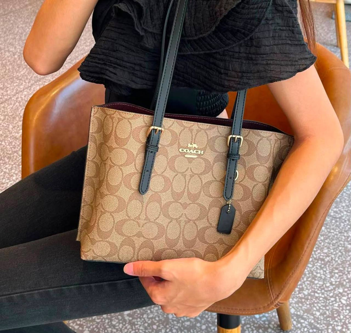 COACH 

NEW CAME 

GOOD QUALITY 
WITH BOX 
115 dhs🇦🇪🇦🇪

SIZE: 28cm

Zain295
♥️♥️♥️
