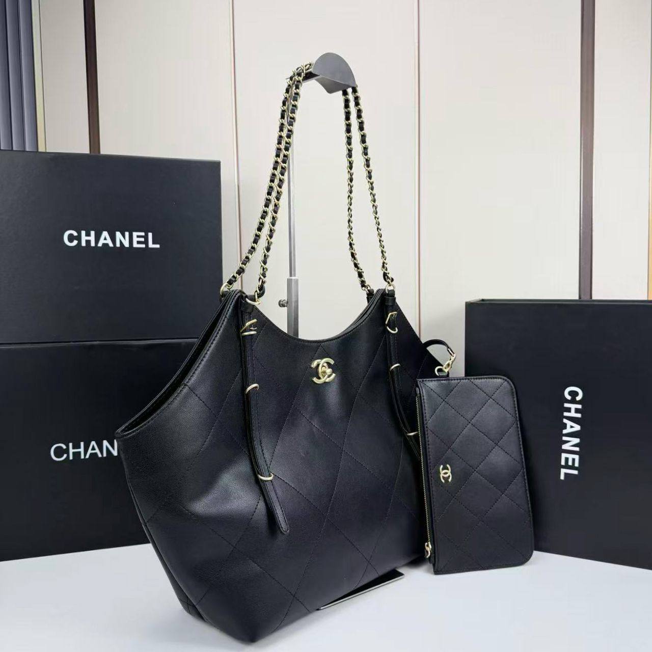 CHANEL 

COPY ONE 

NEW CAME 

170 dhs🇦🇪🇦🇪

Zain39
♥️♥️♥️