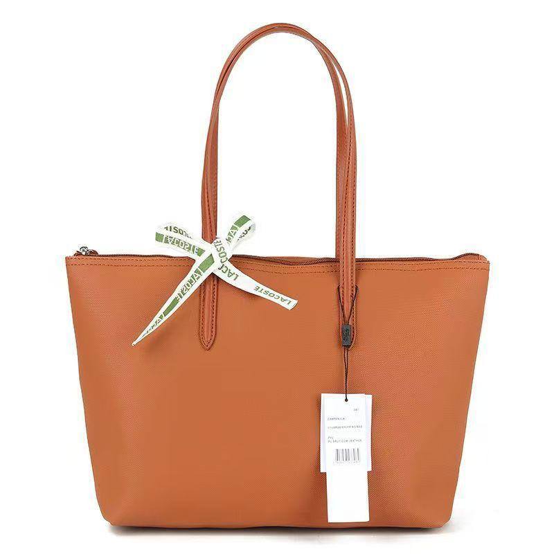 🌟 Alo Tote
1️⃣ First quality 
Size : 48 * 32 cm
65 dhs✅

Zain115
♥️♥️♥️