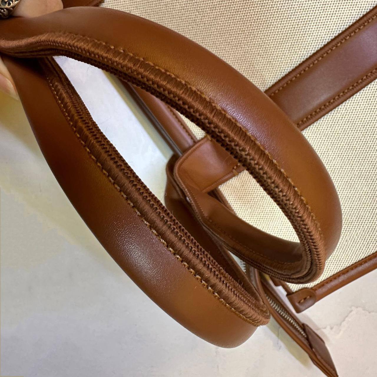 MARC JACOBS 
THE TOTE BAG BIG SIZE NEW CAME HIGH QUALITY 
130 DHS🇦🇪🇦🇪

Zain17
♥️♥️♥️