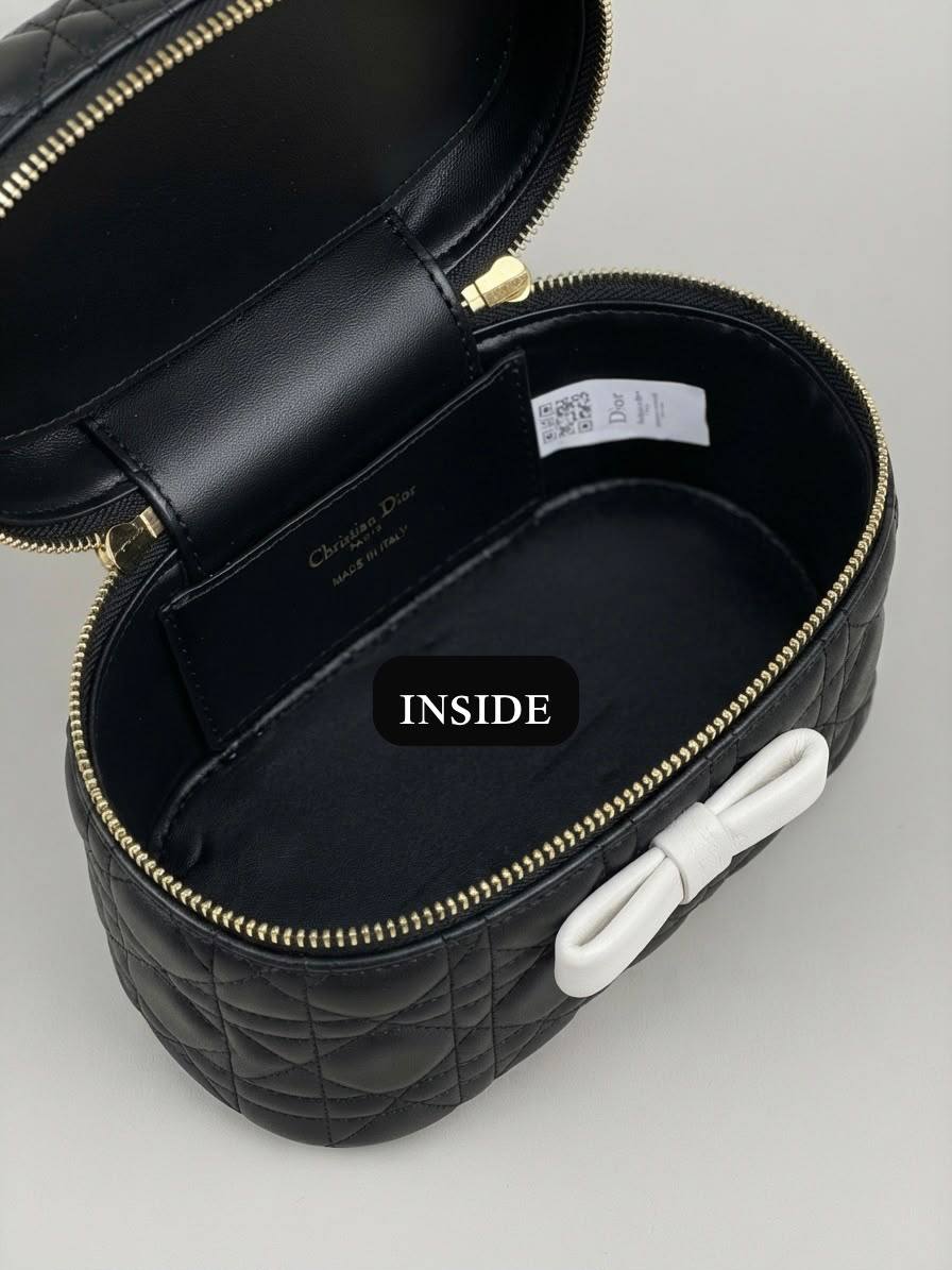 Dior ᴠᴀɴɪᴛʏ ᴛᴏᴘ ʜᴀɴᴅʟᴇ
ʀᴇᴍᴏᴠᴀʙʟᴇ sᴛʀᴀᴘ
ᴅᴇᴄᴏʀᴀᴛɪᴠᴇ ʙᴏᴡ/ᴍᴇᴛᴀʟ ᴅɪᴏʀ
ᴡɪᴛʜʙᴏx
ʟᴀᴍʙsᴋɪɴ ᴍᴀᴛᴇʀɪᴀʟ
sɪᴢᴇ:18ᴄᴍ
120 dhs✅

Zain56
♥️♥️♥️