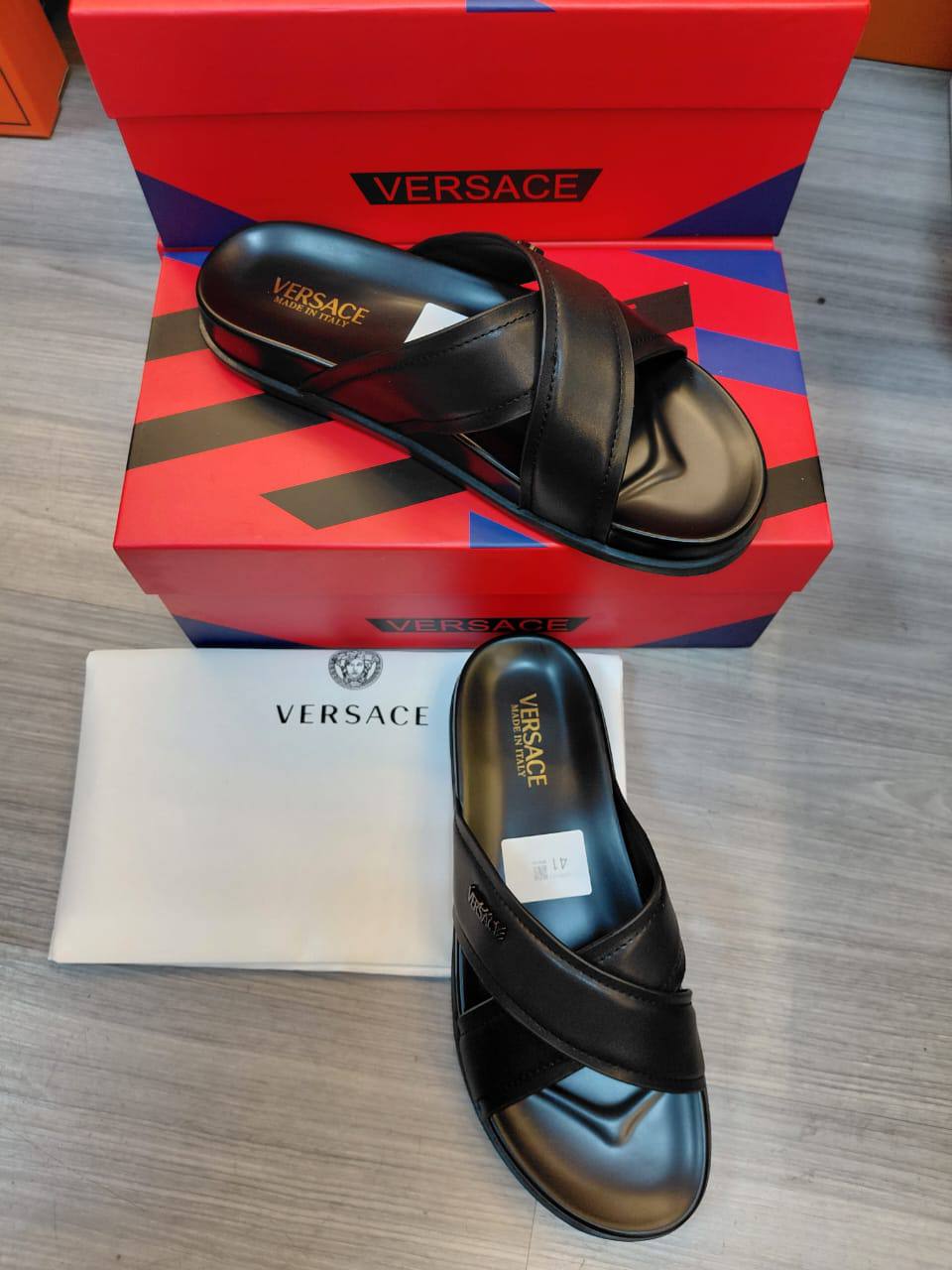 Versace Men Slipper,
New Collection High Quality 
Size 40 To 45
120 dhs✅

Zain16
♥️♥️♥️