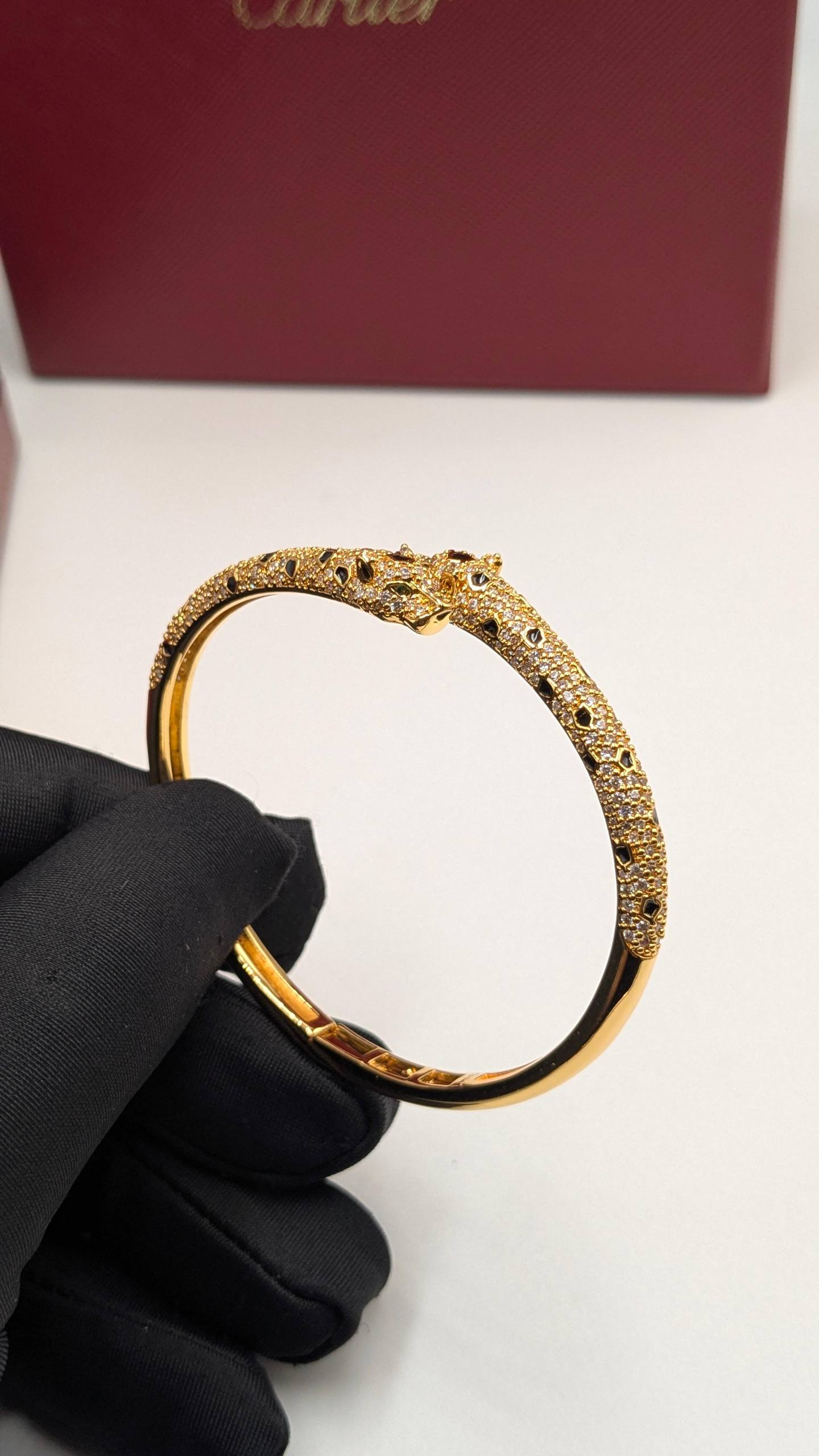 Cartier Bangle
Master Quality
120 dhs🪙🌨️

Normal Box Paper Bag
🎁🎁🎁

Zain210
♥️♥️♥️