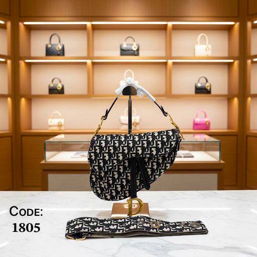 Dior
ᴛᴏᴘ ʜᴀɴᴅʟᴇ ɢᴏʟᴅ ᴛᴏɴᴇ 
ᴄʀᴏssʙᴏᴅʏ ʙᴀɢ
ᴡɪᴛʜʙᴏx🎁🎁🎁
ʟᴇᴀᴛʜᴇʀ
sɪᴢᴇ:ʜ20*24ᴄᴍ
120 dhs✅

Zain56
♥️♥️♥️
