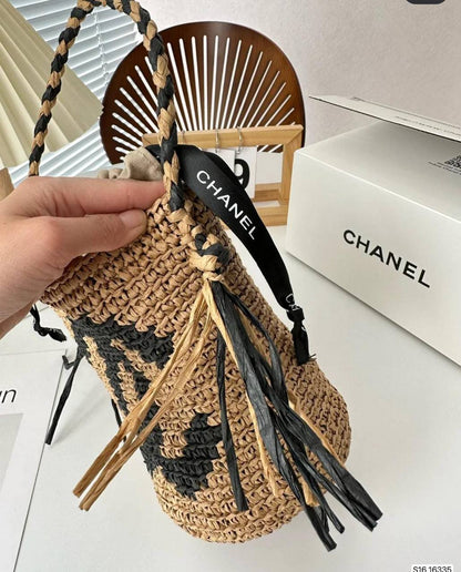 Chanel
85 dhs✅
Size 14*19

Zain07
♥️♥️♥️