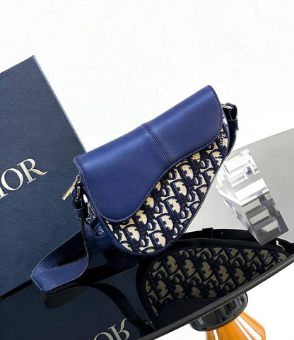 DIOR 

NEW CAME 
MINI SIZE 

UNISEX  

WITH BOX 

90 dhs🇦🇪🇦🇪

Zain295
♥️♥️♥️