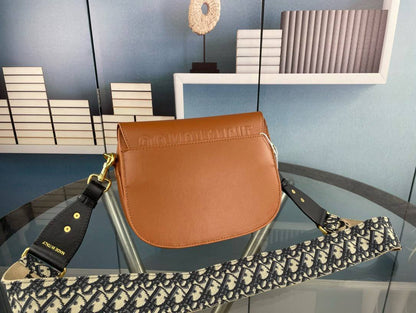 DIOR MASTER QUALITY SPECIAL OFFER WITH BOX 
190 dhs🇦🇪🇦🇪
……(leather)

Zain295
♥️♥️♥️