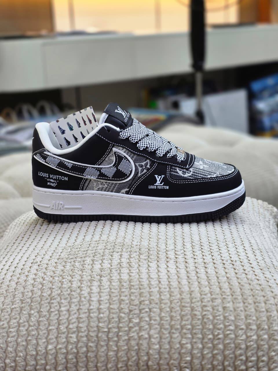Nike
Size 40 to 44 
100 dhs✅

Zain27
♥️♥️♥️