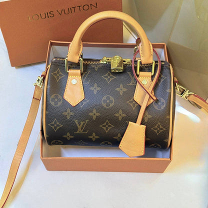 LV SPEEDY SMALL SIZE 
GOOD QUALITY 

WITH BOX 
🎁🎁🎁

85 dhs👑
20cm

Zain39
♥️♥️♥️