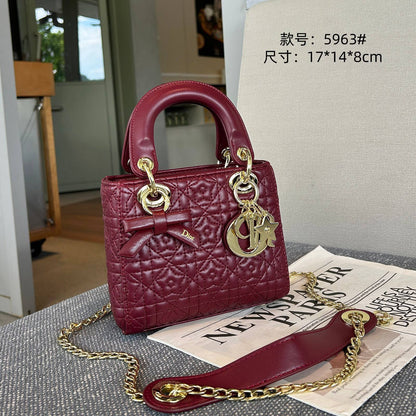 Dior
130 dhs✅✅

Zain158
♥️♥️♥️