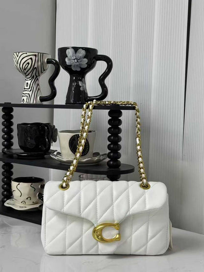 COACH 
GOOD QUALITY 
110 dhs🇦🇪🇦🇪

Zain200
♥️♥️♥️