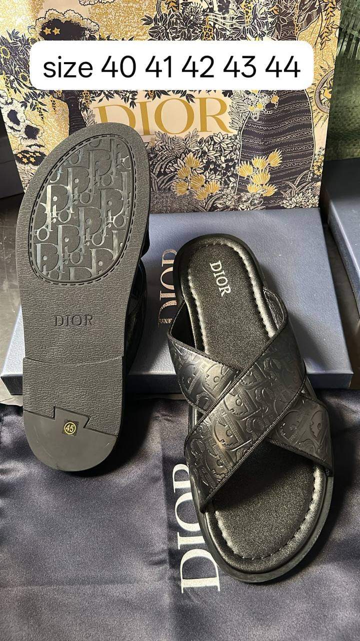 Dior

100 dhs🇦🇪

Zain103
♥️♥️♥️