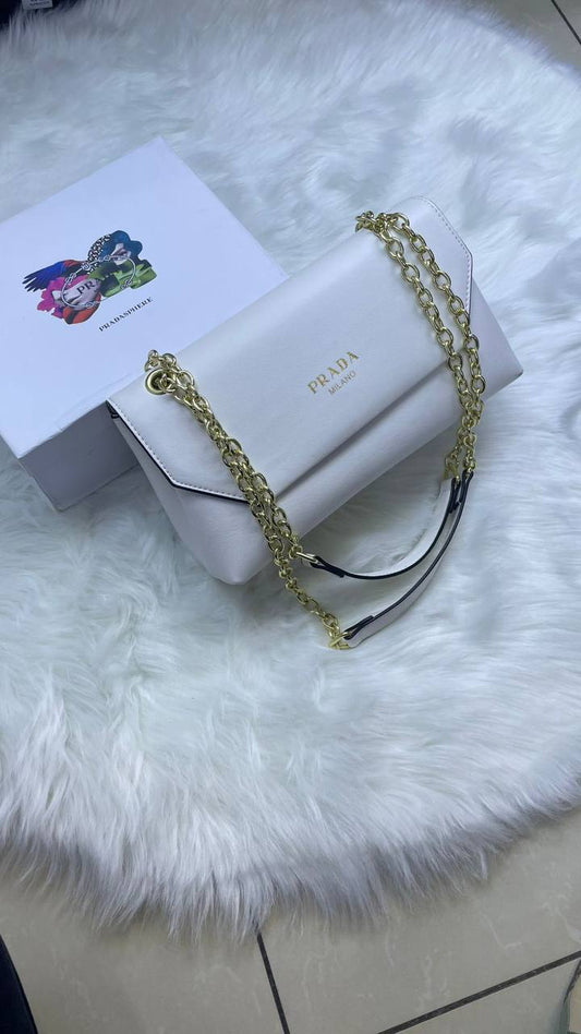 Prada 

110 dhs✅

with box🎁

Zain72
♥️♥️♥️