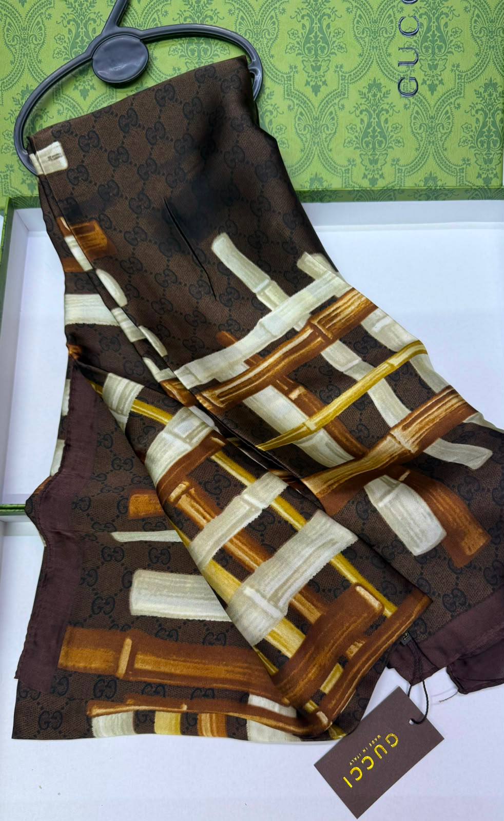 Silk scarf 

40 dhs🇦🇪  
no box

60 dhs🇦🇪 with box

Zain93
♥️♥️♥️