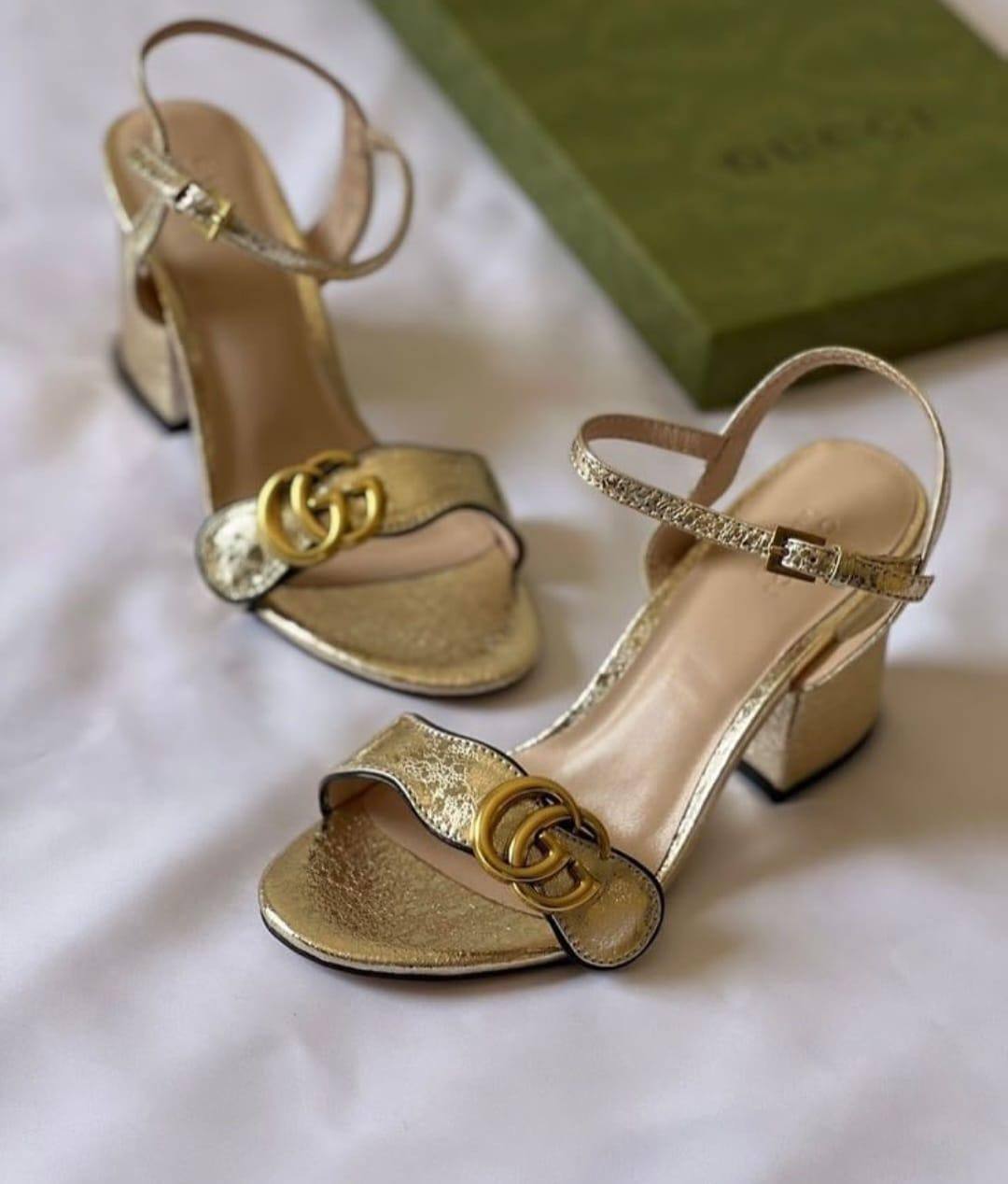 GUCCI 
280 dhs✅
*SIZE  36   TO   42*

Zain224
♥️♥️♥️