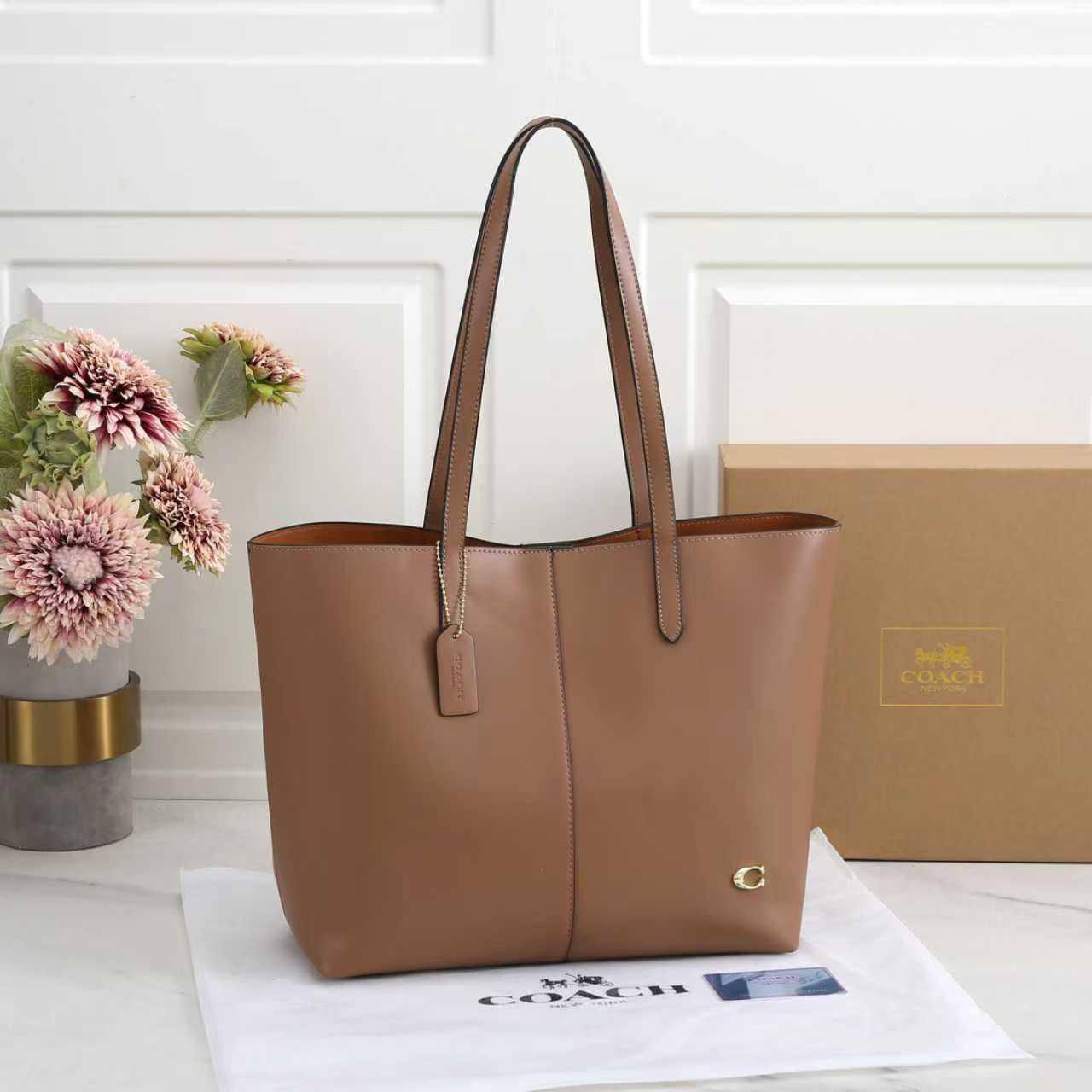 Coach

with box
🎁🎁🎁

110 dhs🪙🌨️

Zain143
♥️♥️♥️