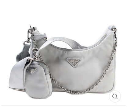 Prada

with box
🎁🎁🎁

85 dhs🪙🌨️

Zain143
♥️♥️♥️